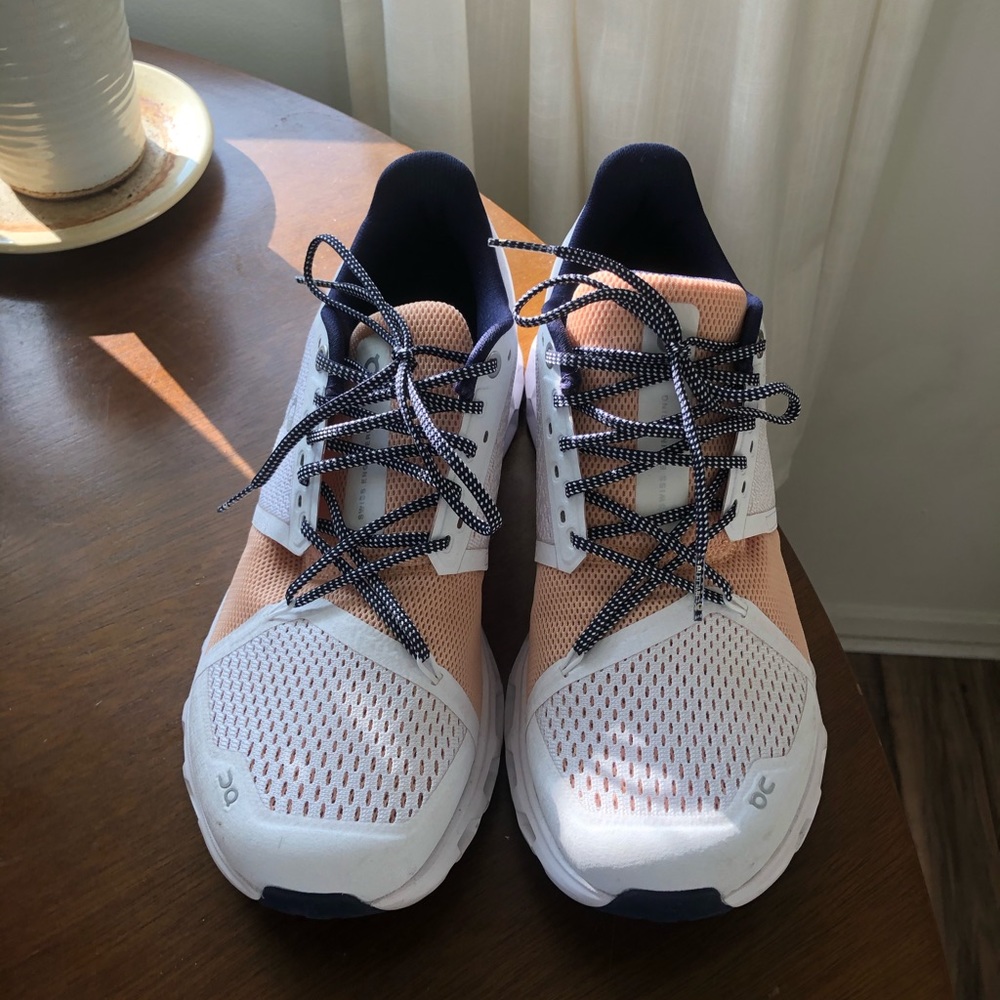 Worn once for a shoot! On Running Cloud Stratus sneakers in size 9!